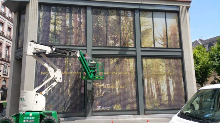 Marquage Vitrine Adhesif Microperforé
