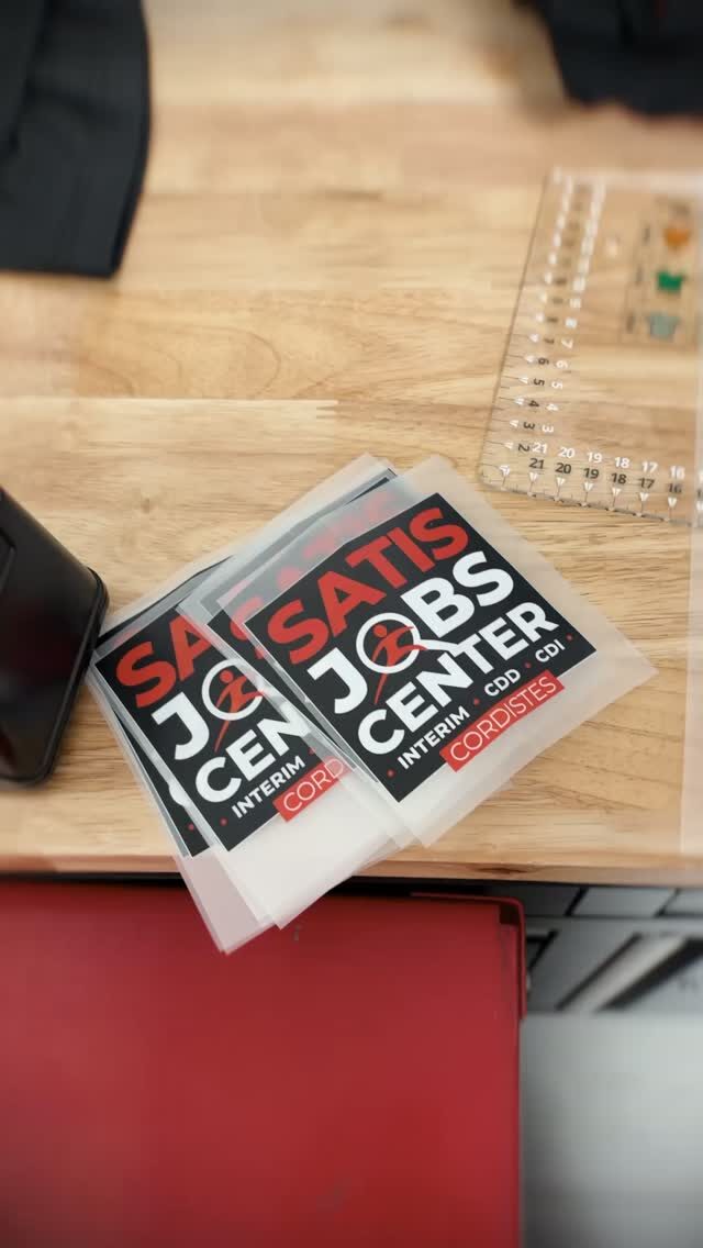 👕 Une tenue complète à l’image de l’entreprise 👀✨

Pour Satis Jobs Center, réalisation de textiles personnalisés avec t-shirts, polos et pantalons, pensés pour offrir à l’équipe une image cohérente et professionnelle au quotidien.

Des tenues adaptées au terrain comme à l’accueil, pour représenter l’entreprise avec visibilité et cohérence.

✔️ Une identité renforcée
✔️ Des textiles adaptés à chaque usage
✔️ Un rendu professionnel et harmonieux

Pensez vous aussi à équiper votre équipe aux couleurs de votre entreprise.

🌐 https://www.opuissance4.com

📩 contact@opuissance4.com 

📍 57a rue des Romains, Sausheim

#opuissance4 #marquagetextile #textilepersonnalise #CommunicationVisuelle
