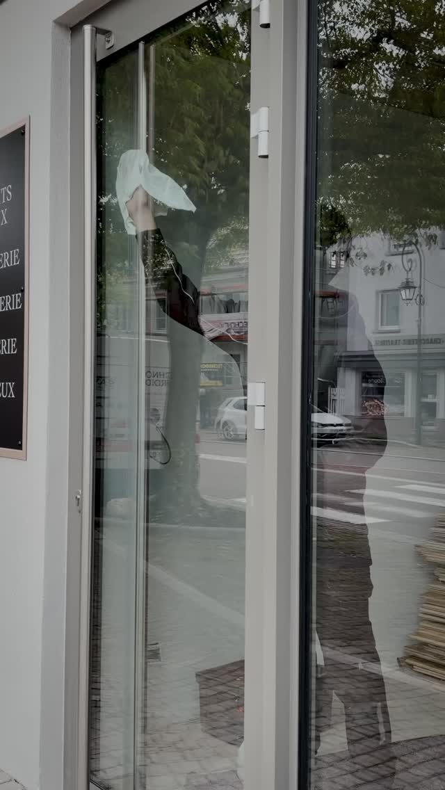 Une vitrine qui prend vie 👀✨

Deuxième étape pour L’Épicerie Gourmande avec la pose des adhésifs sur vitrine.
Horaires et identité visuelle viennent compléter l’ensemble pour une façade claire, lisible et harmonieuse.

✔️ Une visibilité renforcée�✔️ Des informations essentielles mises en valeur
✔️ Un rendu propre et soigné

Une finition qui vient finaliser l’identité du lieu.

🌐 https://www.opuissance4.com

📩 contact@opuissance4.com 

📍 57a rue des Romains, Sausheim

#opuissance4 #marquagevitrine #vitrine  #alsace #communicationvisuelle